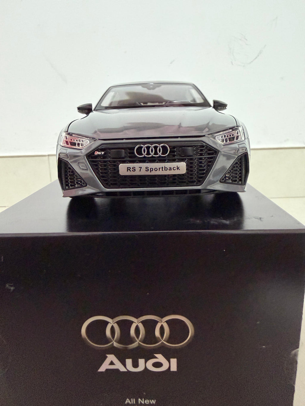 1/18 Audi RS7 Sportback Diecast Model with Remote Key
