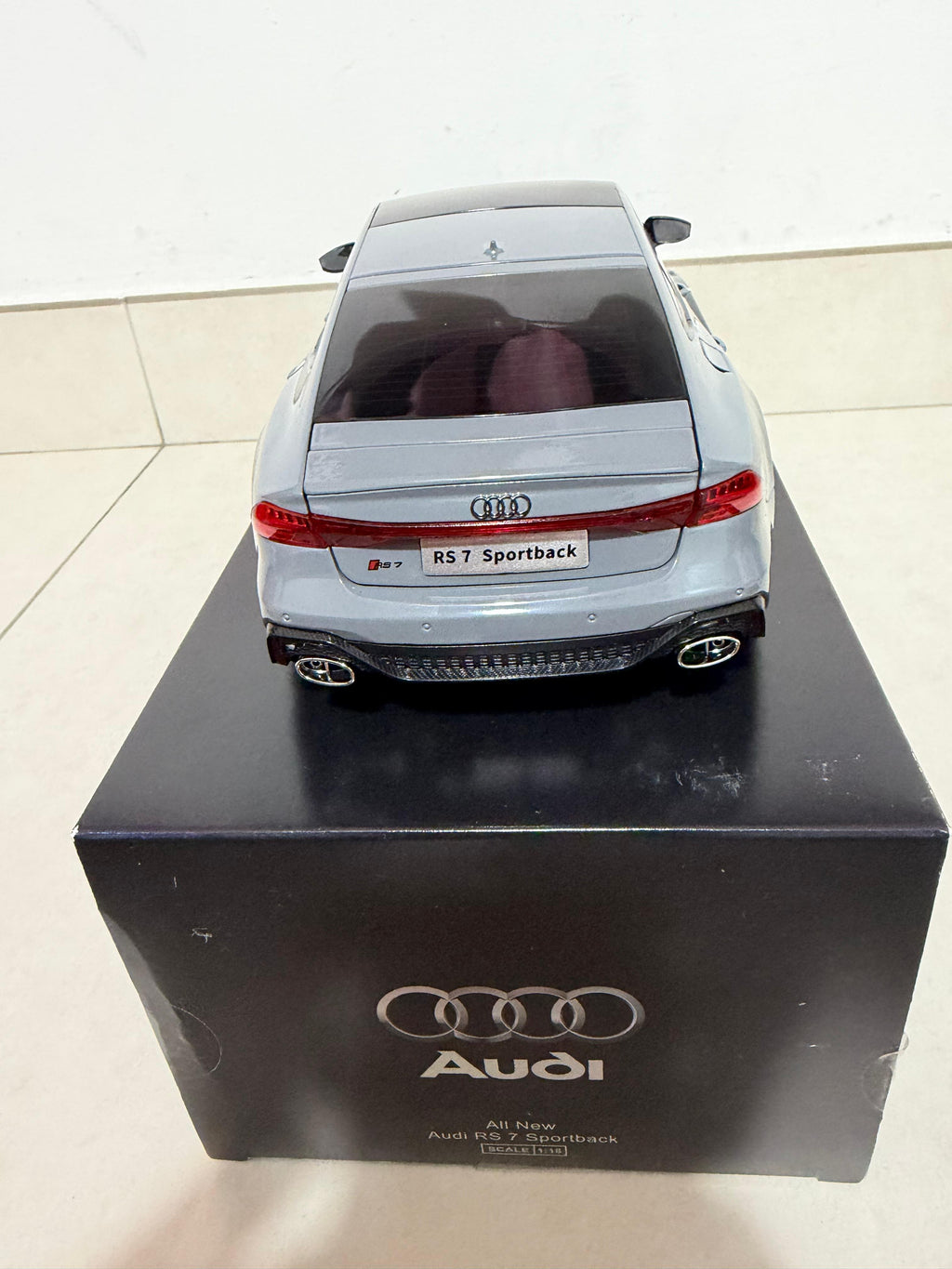 1/18 Audi RS7 Sportback Diecast Model with Remote Key